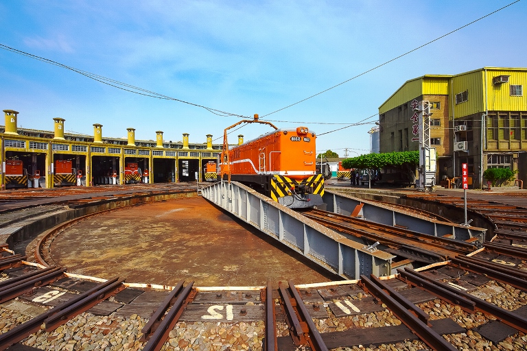 扇型车库~火车头旅馆